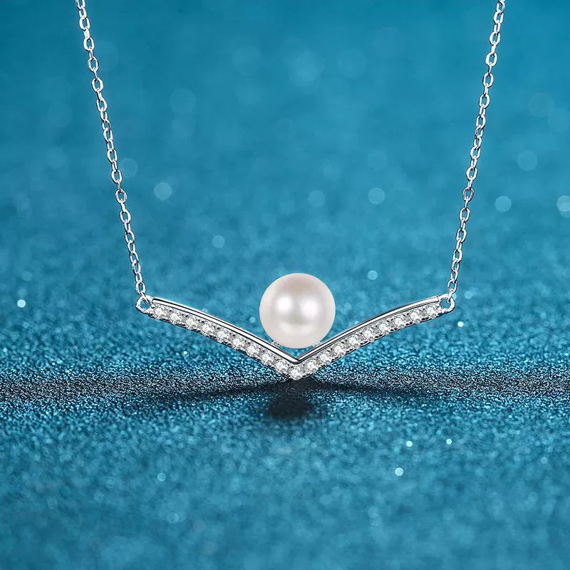Wholesale Women's 925 Sterling Silver Clavicle Chain With Freshwater Pearl And Vshaped Moissanite Pendant Original Design Electroplated With Letters Numbers Text Pattern