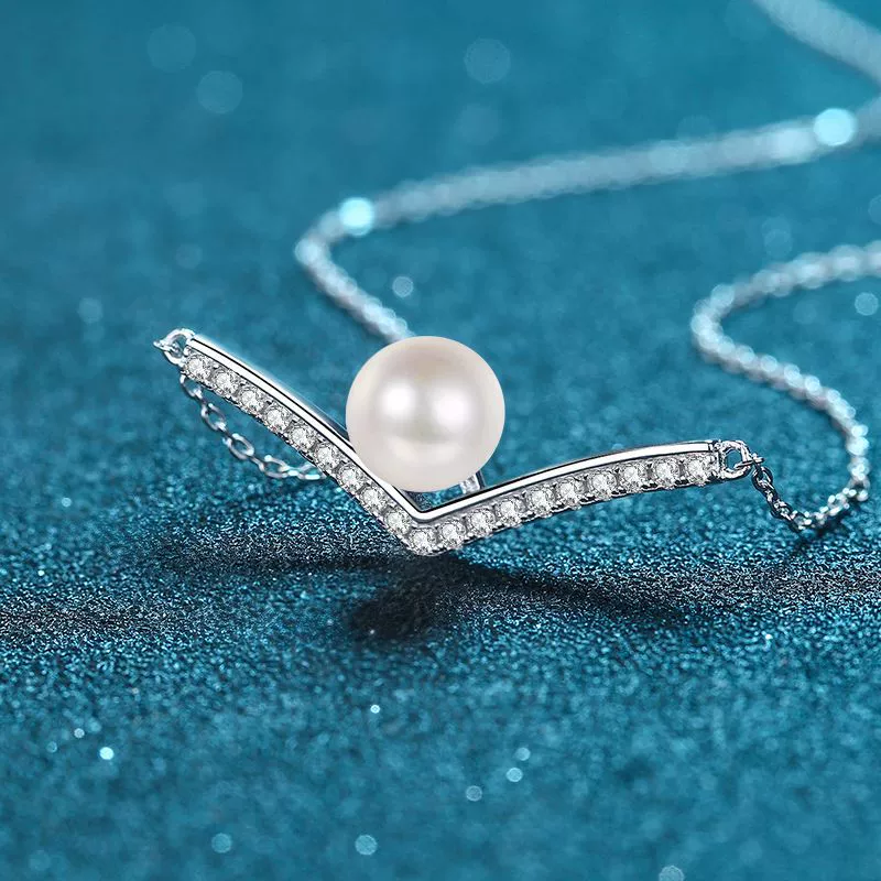 Wholesale Women's 925 Sterling Silver Clavicle Chain With Freshwater Pearl And Vshaped Moissanite Pendant Original Design Electroplated With Letters Numbers Text Pattern - Image 3