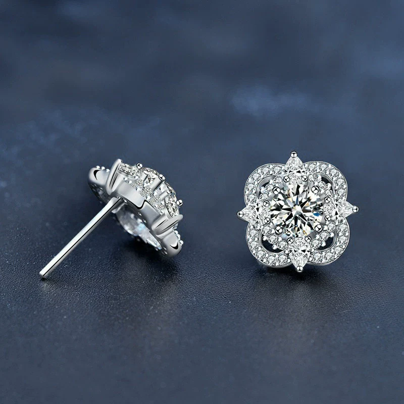 Wholesale Women's 925 Sterling Silver Fourleaf Clover Earrings With Moissanite Flower Pattern Highend And Fashionable