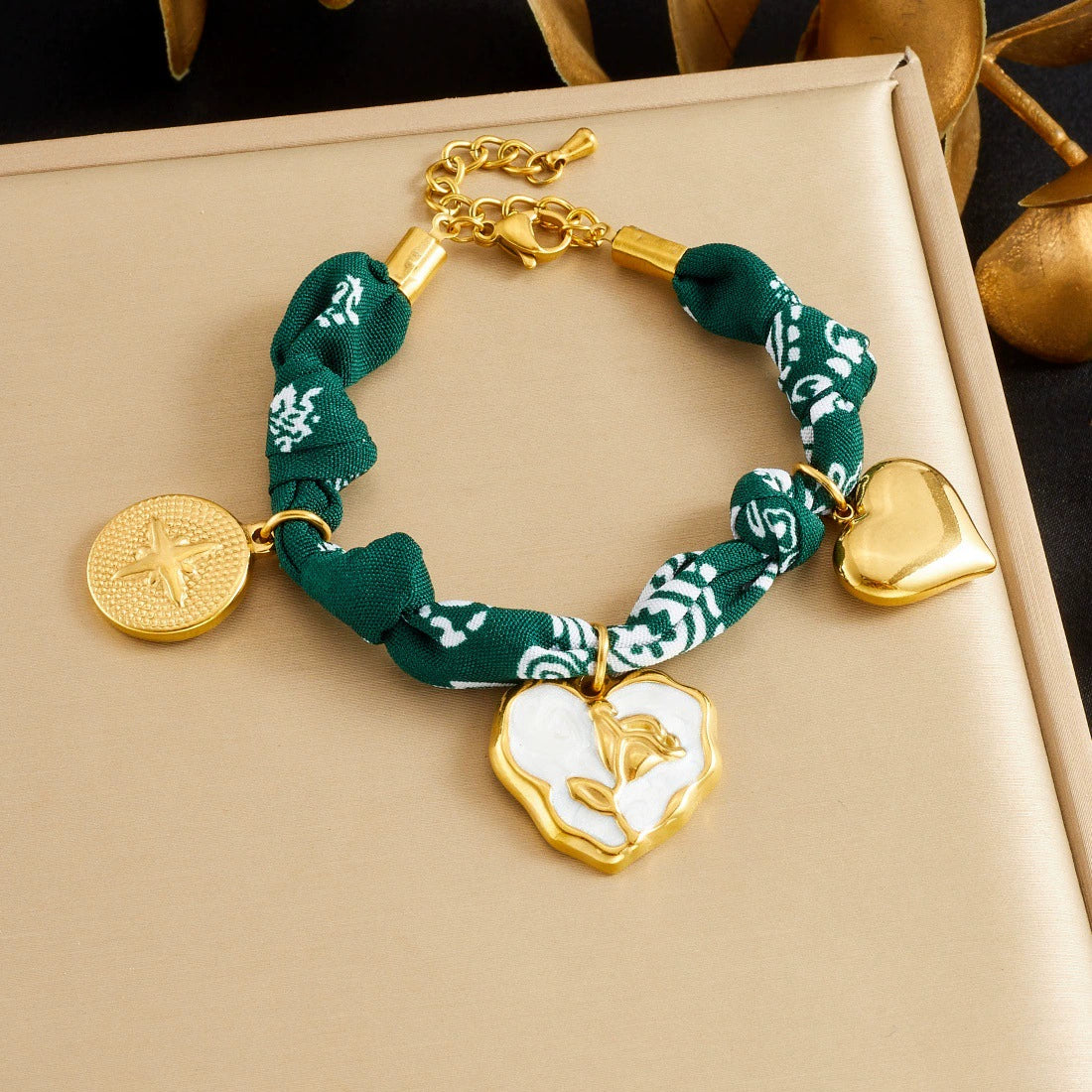 Wholesale Women's Accessories Retro Printed Stainless Steel Electroplated Heart Water Drop Bell Shaped Necklace Bracelet Suit - Image 7