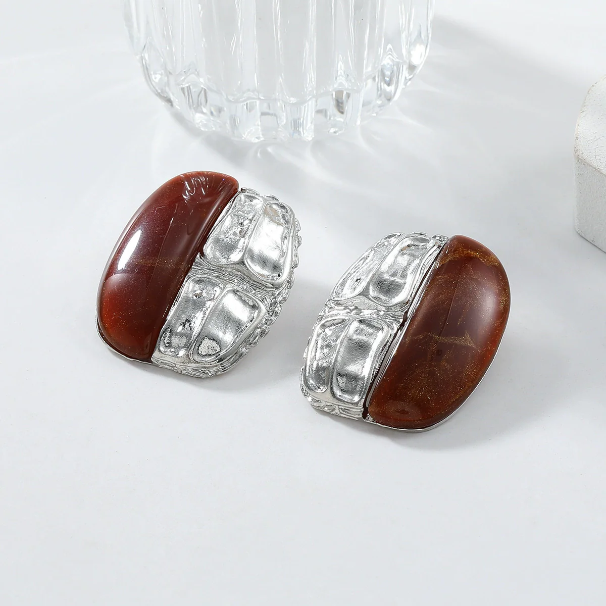 Wholesale Women's Alloy And Resin Inlaid Metal Earrings With Geometric Style And Electroplating Treatment - Image 3