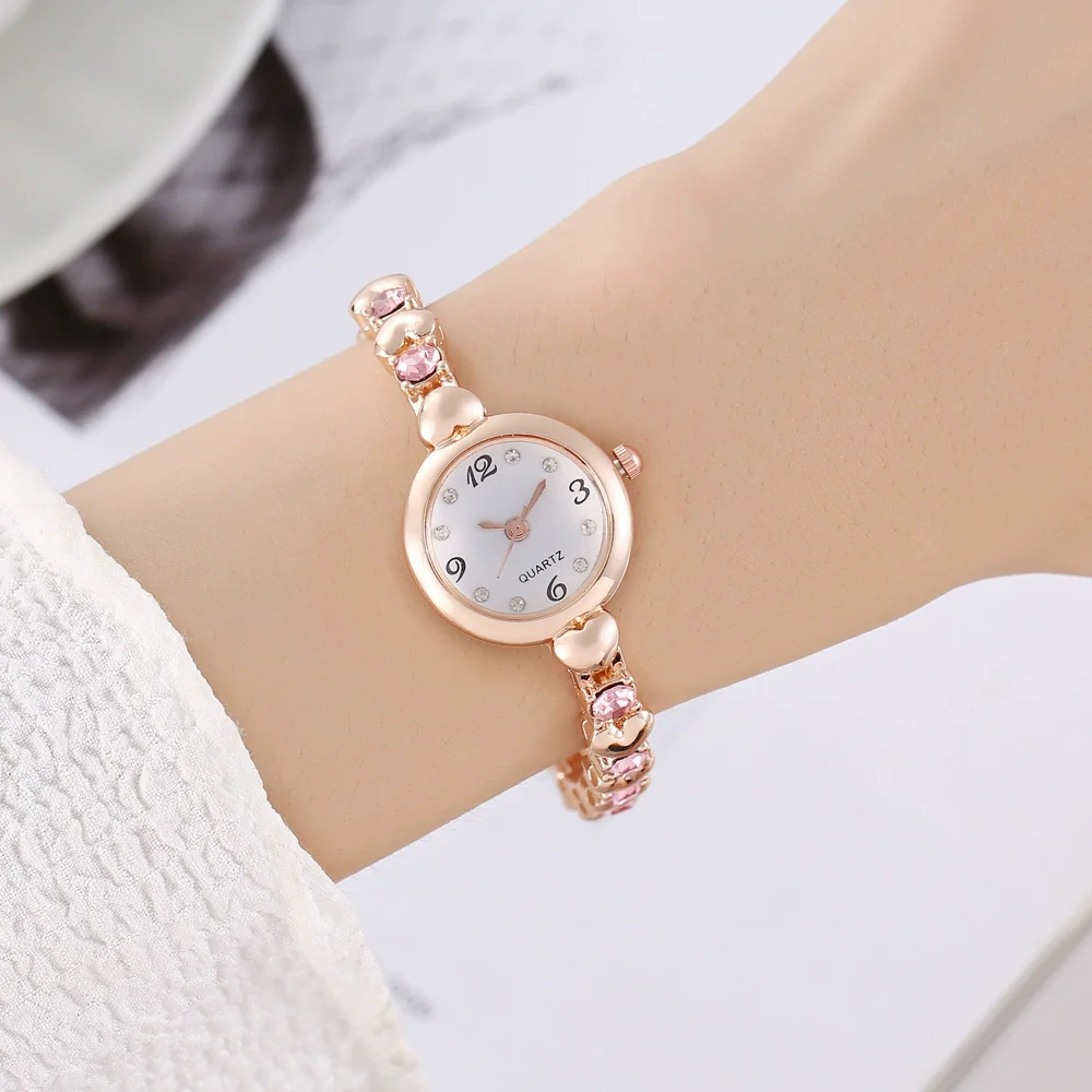 Wholesale Women's Alloy Bracelet Watch Fashion Simple Round Dial - Image 4