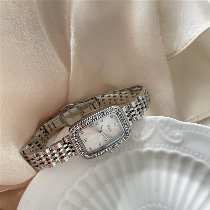 Wholesale Women's Alloy Case Quartz Watch With Rhinestone Oval Dial And Refined Steel Belt Business Style - Image 5