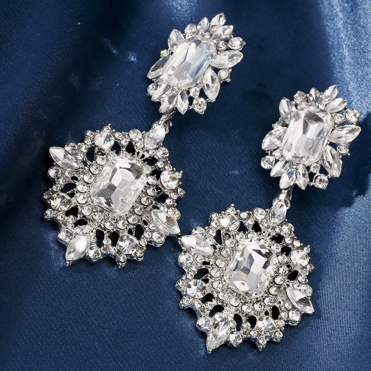 Wholesale Women's Alloy Diamond Drop Shape Creative Exaggerated Personality Earrings - Image 2