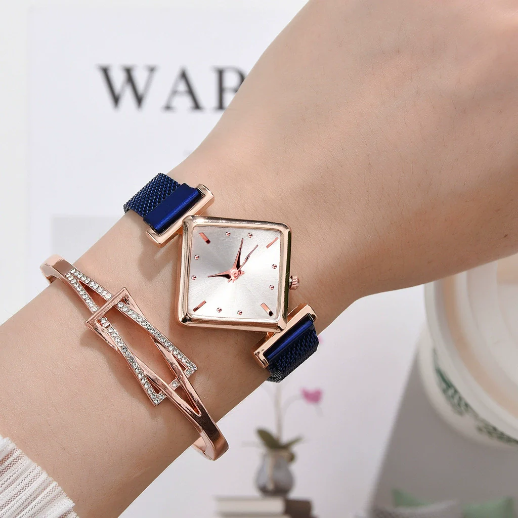 Wholesale Women's Alloy Fashion Watch Set With Round Dial And Textile Strap - Image 2