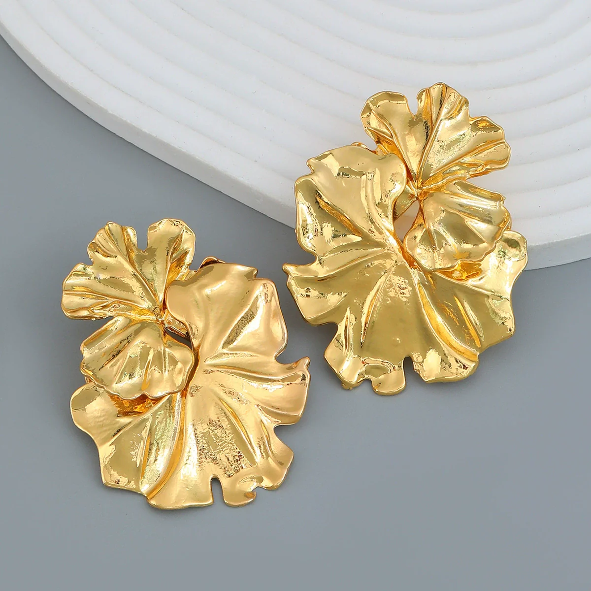 Wholesale Women's Alloy Flower Earrings With Electroplating Treatment - Image 3