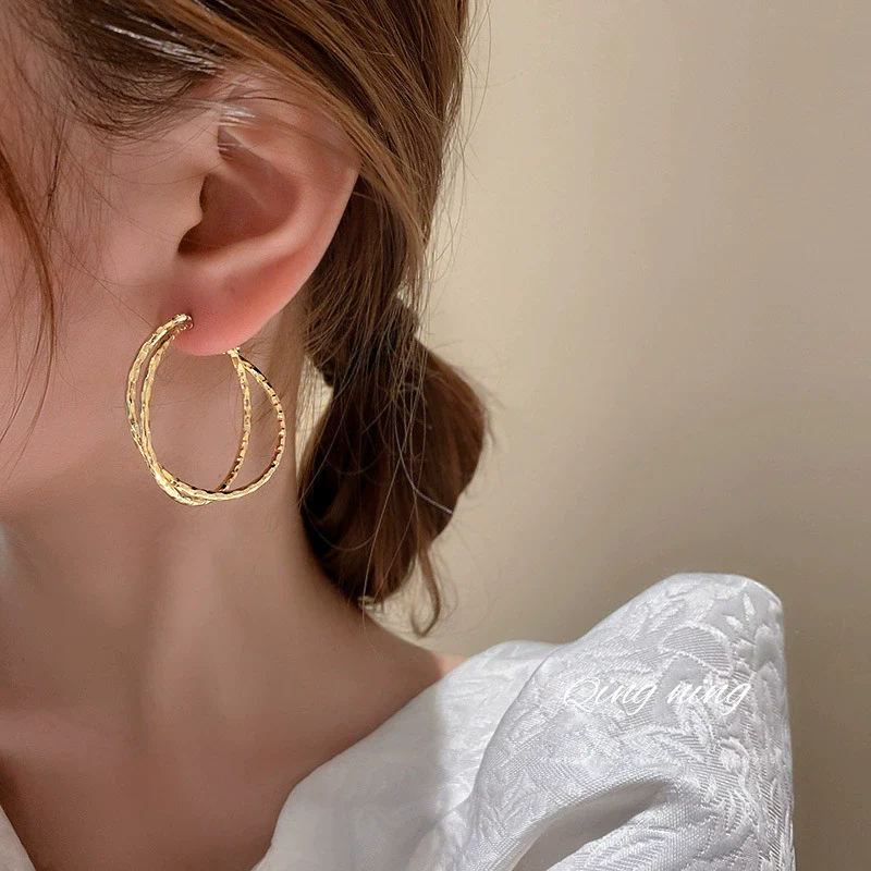 Wholesale Women's Alloy Geometric Round Cross Earrings With Electroplating Retro Temperament And Light Luxury Design - Image 3