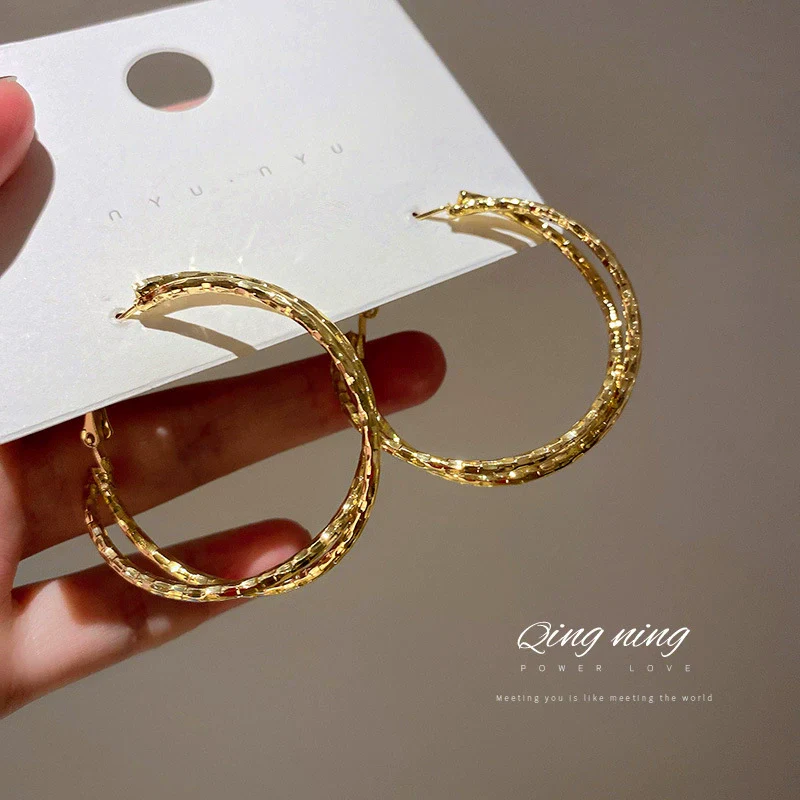 Wholesale Women's Alloy Geometric Round Cross Earrings With Electroplating Retro Temperament And Light Luxury Design - Image 4