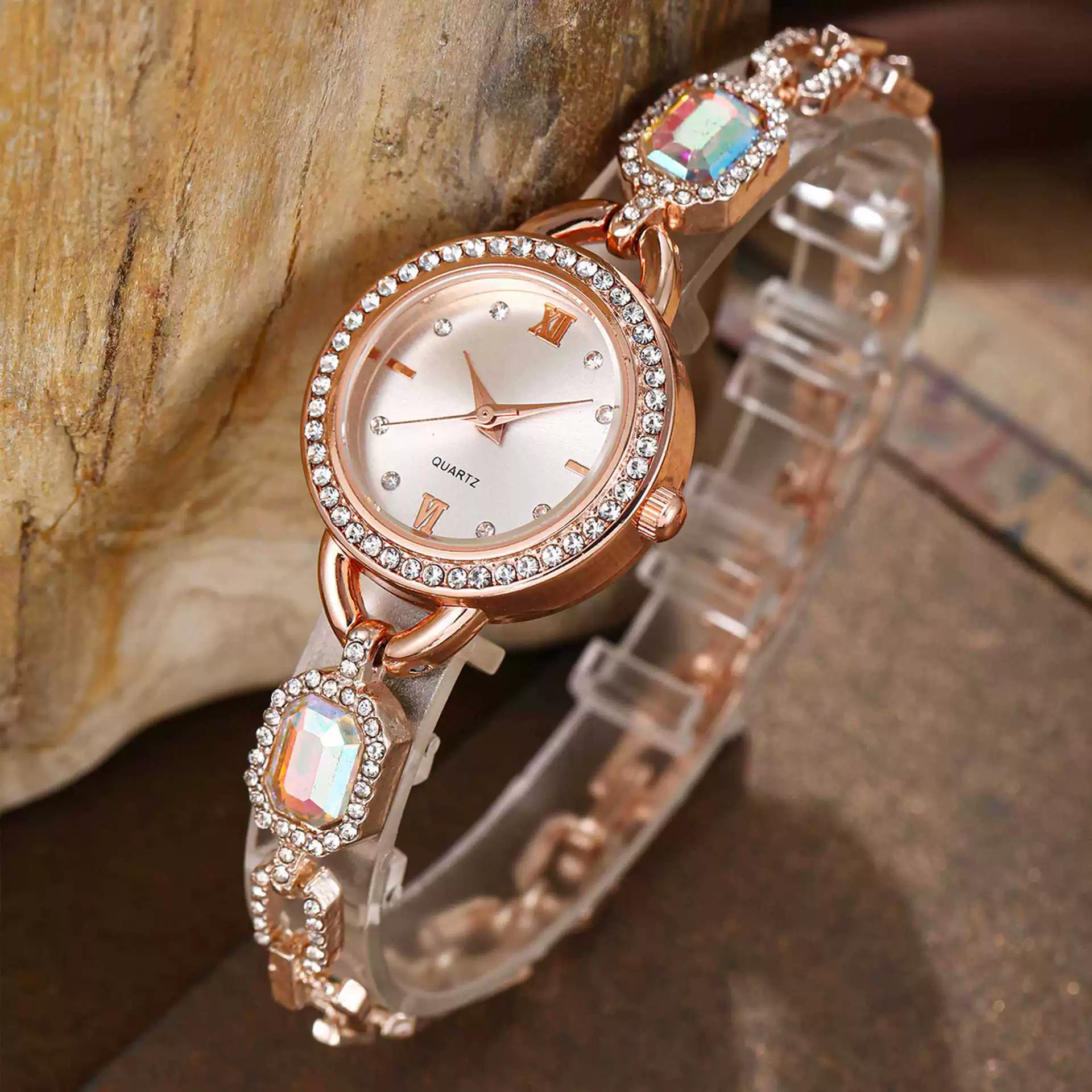 Wholesale Women's Alloy Leisure Watch With Colorful Gemstones And Round Dial And Gold Horseshoe Buckle
