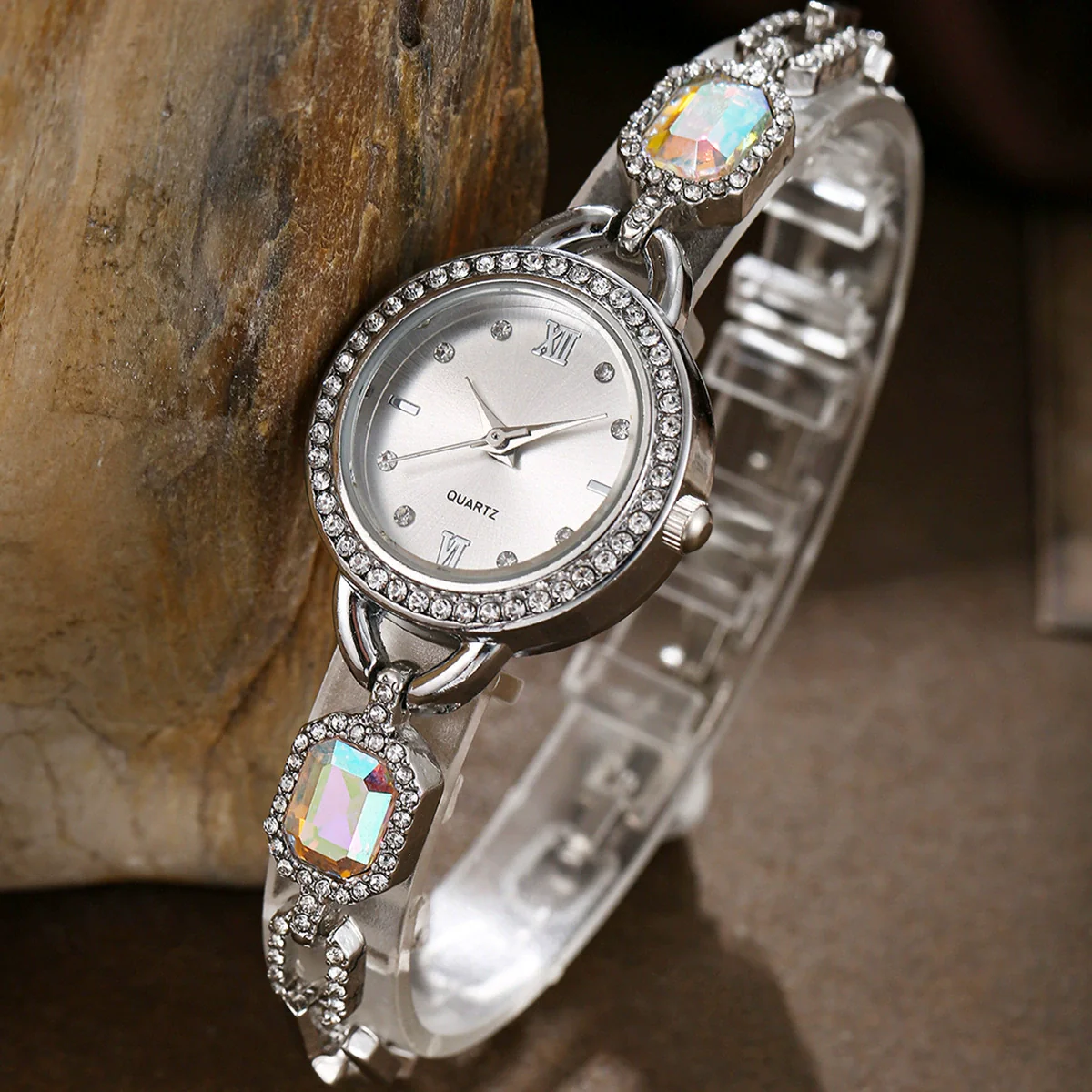 Wholesale Women's Alloy Leisure Watch With Colorful Gemstones And Round Dial And Gold Horseshoe Buckle - Image 4