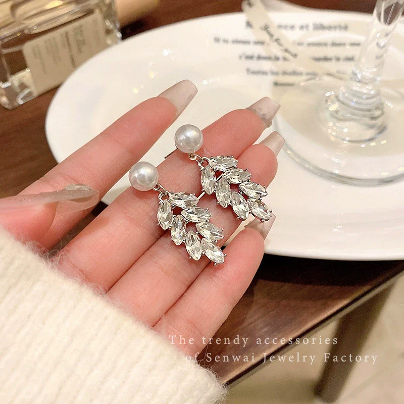 Wholesale Women's Alloy Light Luxury Retro Niche Personality Electroplated Zircon Wheat Tassel And Pearl Earrings With Leaf Pattern - Image 2