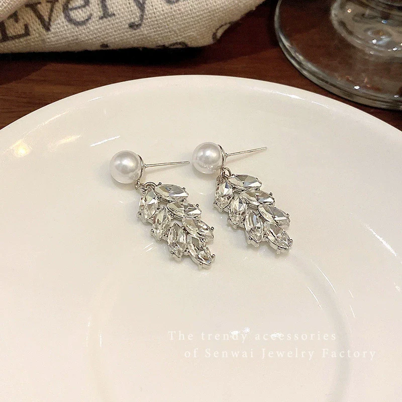 Wholesale Women's Alloy Light Luxury Retro Niche Personality Electroplated Zircon Wheat Tassel And Pearl Earrings With Leaf Pattern - Image 4
