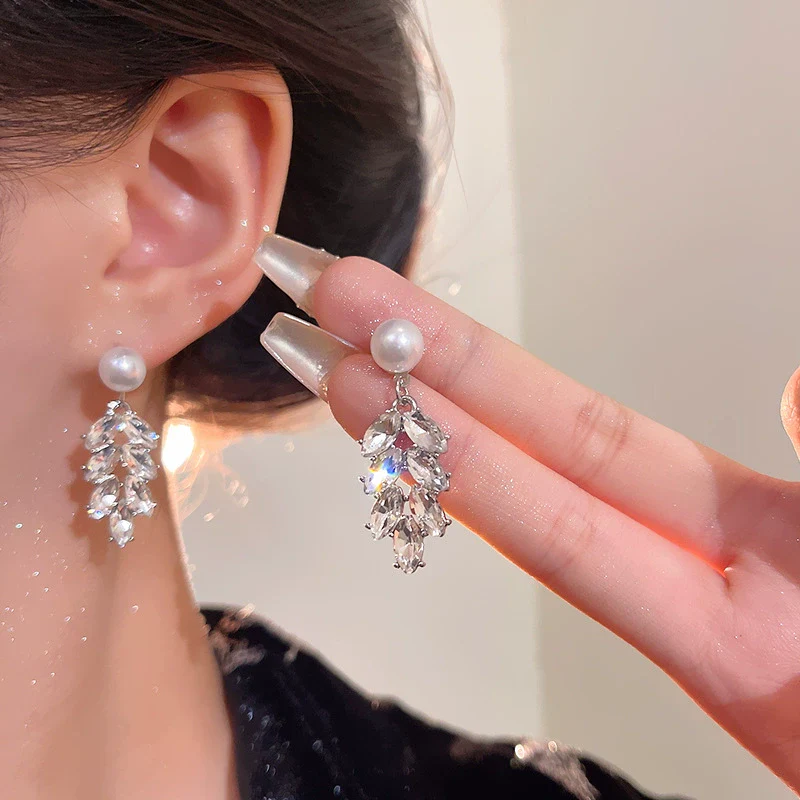 Wholesale Women's Alloy Light Luxury Retro Niche Personality Electroplated Zircon Wheat Tassel And Pearl Earrings With Leaf Pattern - Image 6