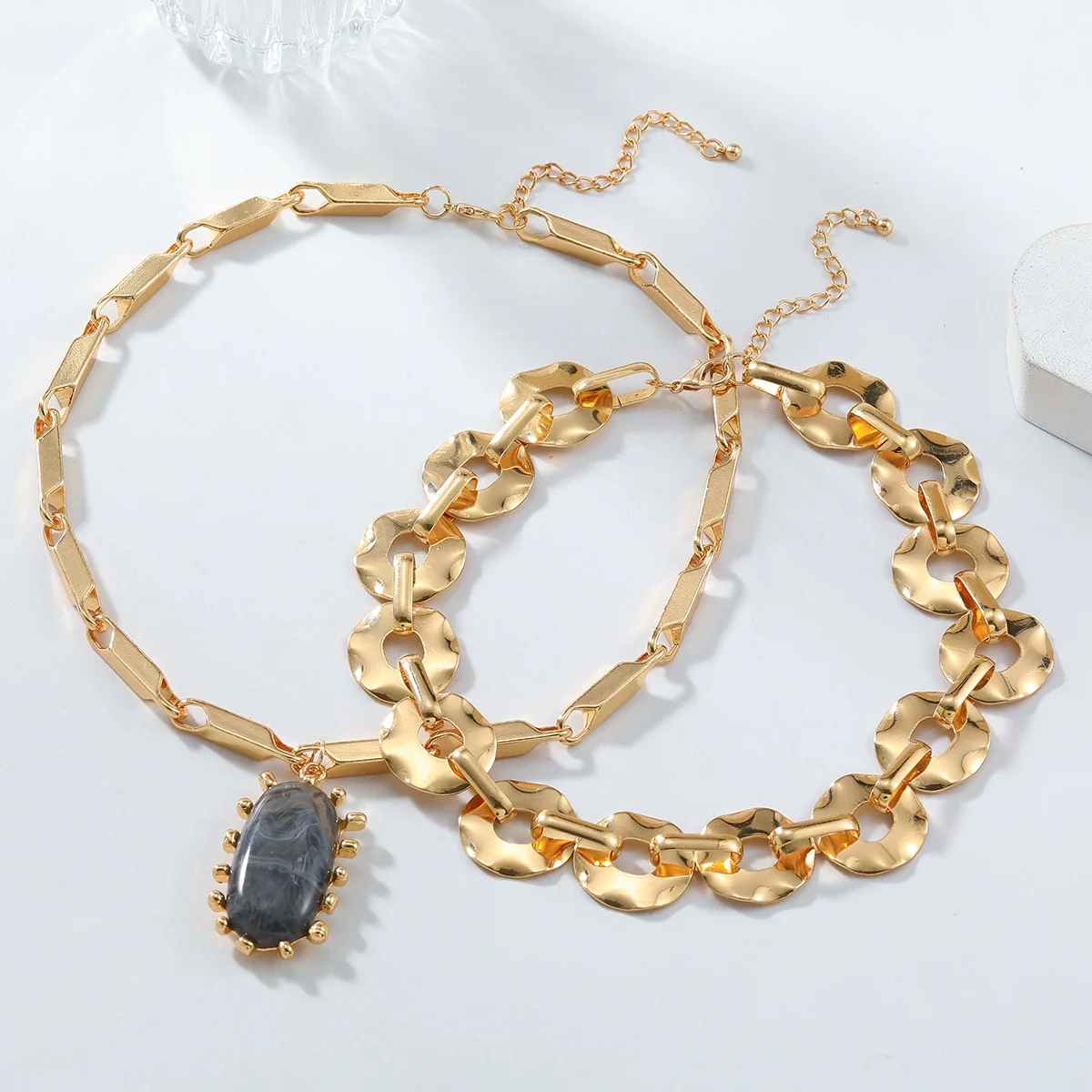 Wholesale Women's Alloy Ochain Natural Stone Pendant Necklace With Geometric Style - Image 3