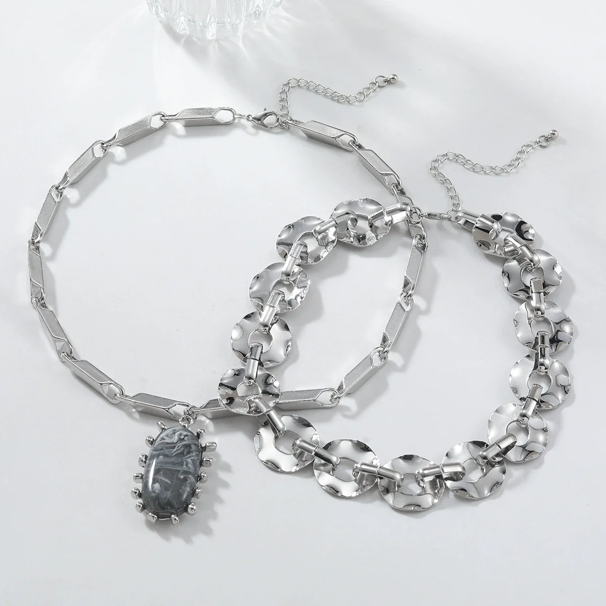 Wholesale Women's Alloy Ochain Natural Stone Pendant Necklace With Geometric Style - Image 4