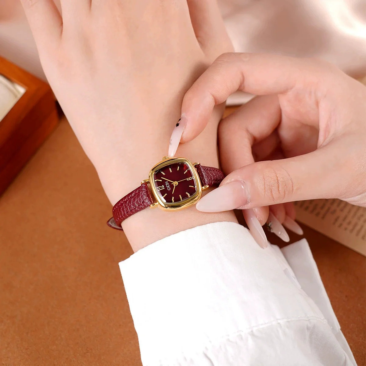 Wholesale Women's Alloy Super Fiber Strap Square Dial Quartz Watch In Retro Style - Image 4