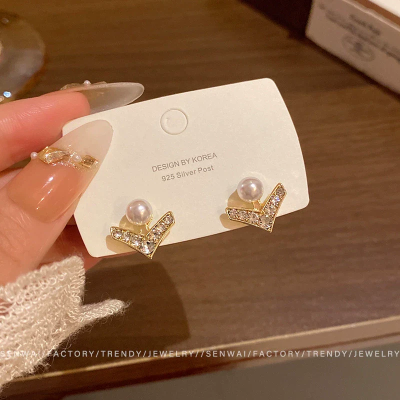 Wholesale Women's Alloy Vshaped Earrings With Letters Numbers Text Pattern And Electroplating - Image 2
