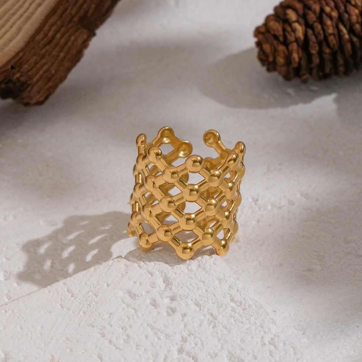 Wholesale Women's Ancient Style Geometric Stainless Steel Ring With Pvd Furnace Vacuum Real Gold Plating