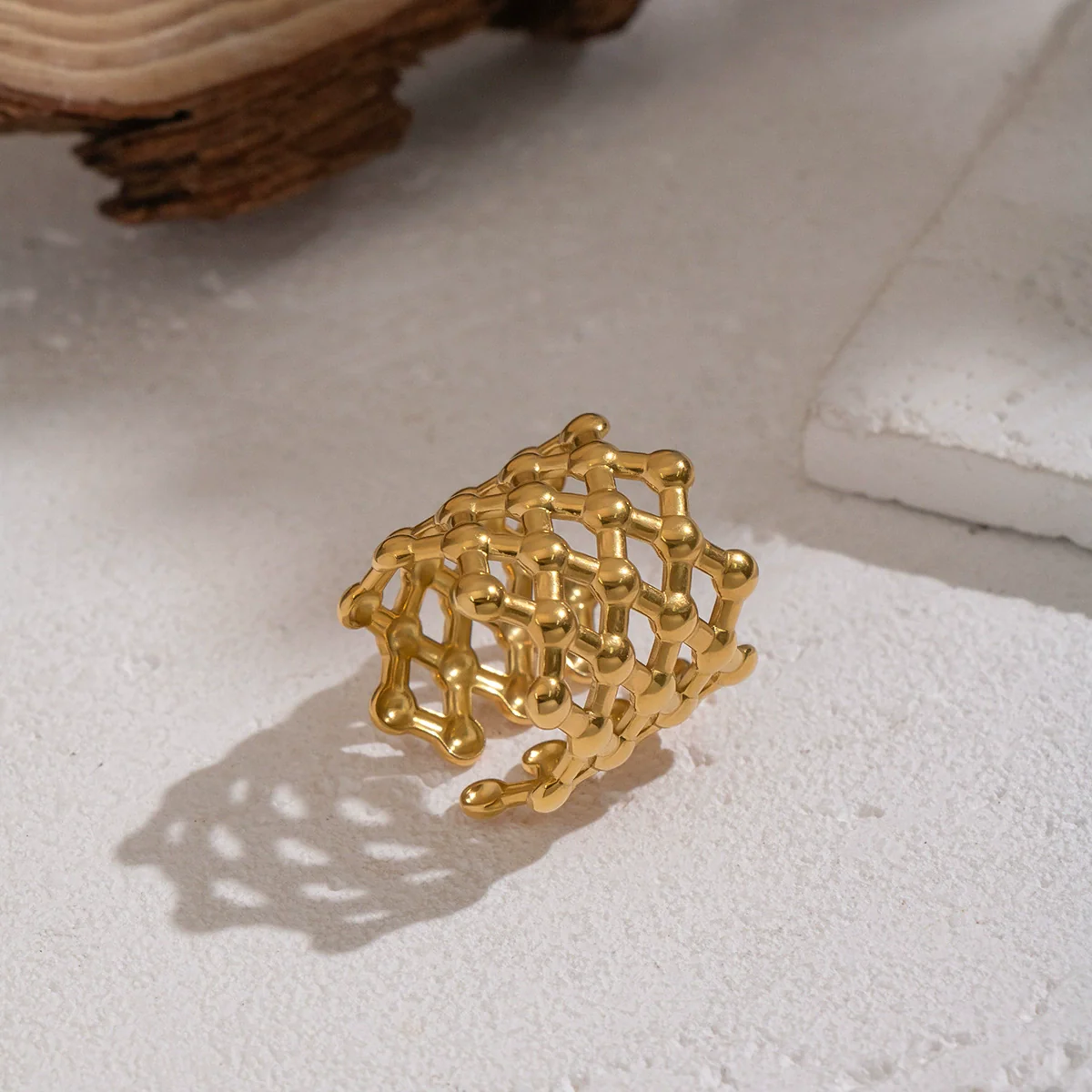 Wholesale Women's Ancient Style Geometric Stainless Steel Ring With Pvd Furnace Vacuum Real Gold Plating - Image 2