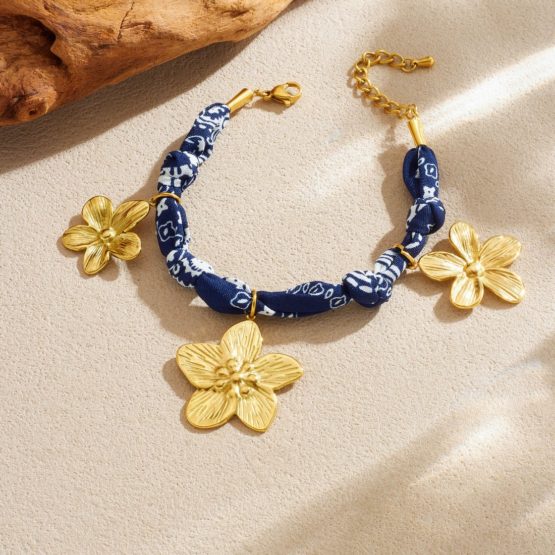 Wholesale Women's Ancient Style Plants And Flowers Pattern Blue Printed Fabric Chain Goldplated Stainless Steel Flower Pendant Jewelry Set - Image 3