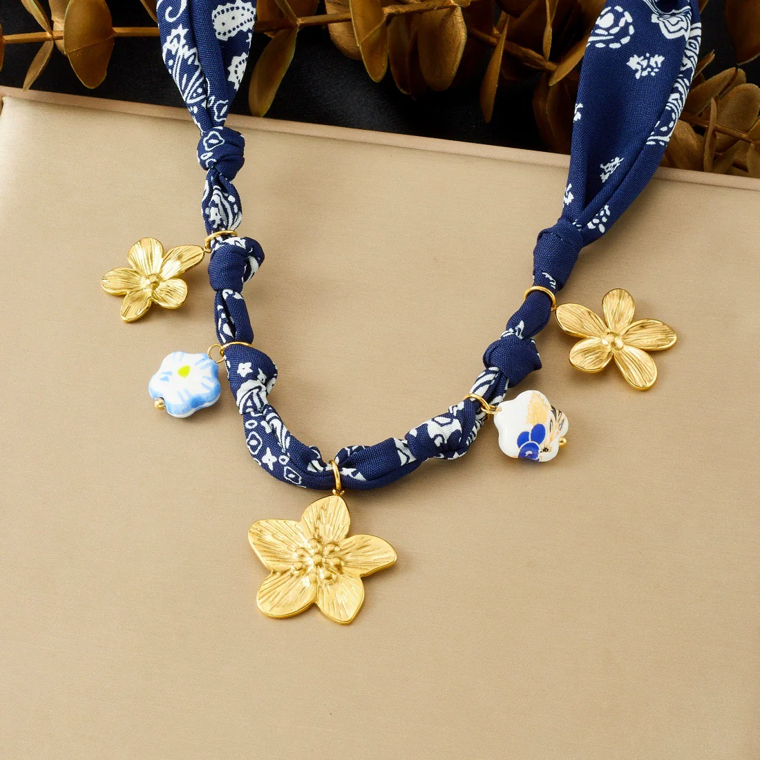 Wholesale Women's Ancient Style Plants And Flowers Pattern Blue Printed Fabric Chain Goldplated Stainless Steel Flower Pendant Jewelry Set - Image 6
