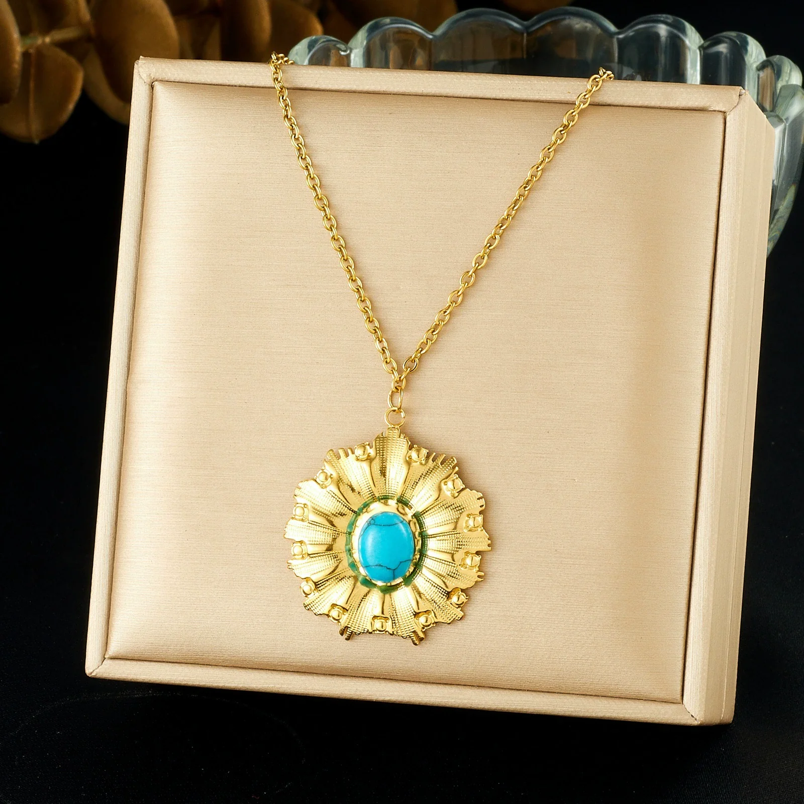 Wholesale Women's Ancient Style Plants And Flowers Pattern Gold Plated Stainless Steel Jewelry Set Including Earrings Necklaces And Bracelets - Image 5