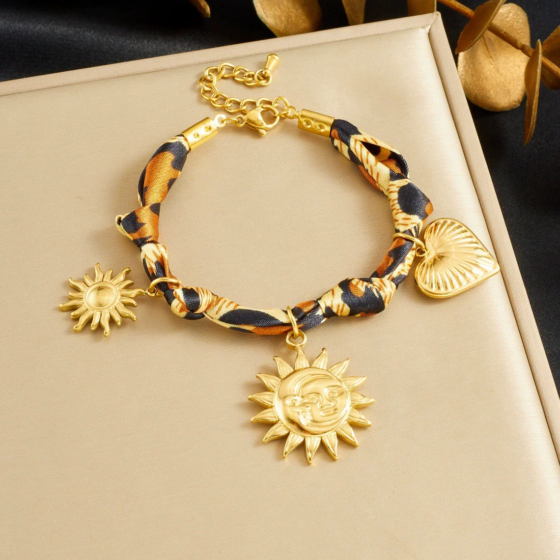 Wholesale Women's Bohemian Minimalist Heart Shape Leopard Print Stainless Steel Goldplated Bracelet With Love Pendant