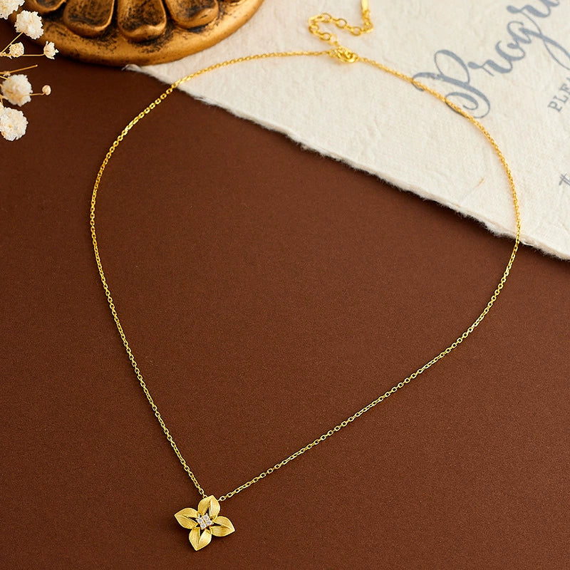 Wholesale Women's Brushed 925 Silver Four Leaf Flower Necklace With 18K Gold Plated Retro Design - Image 2