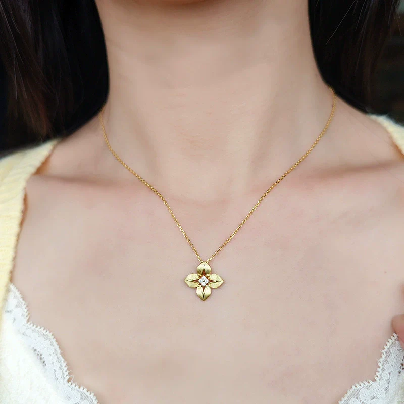 Wholesale Women's Brushed 925 Silver Four Leaf Flower Necklace With 18K Gold Plated Retro Design - Image 4