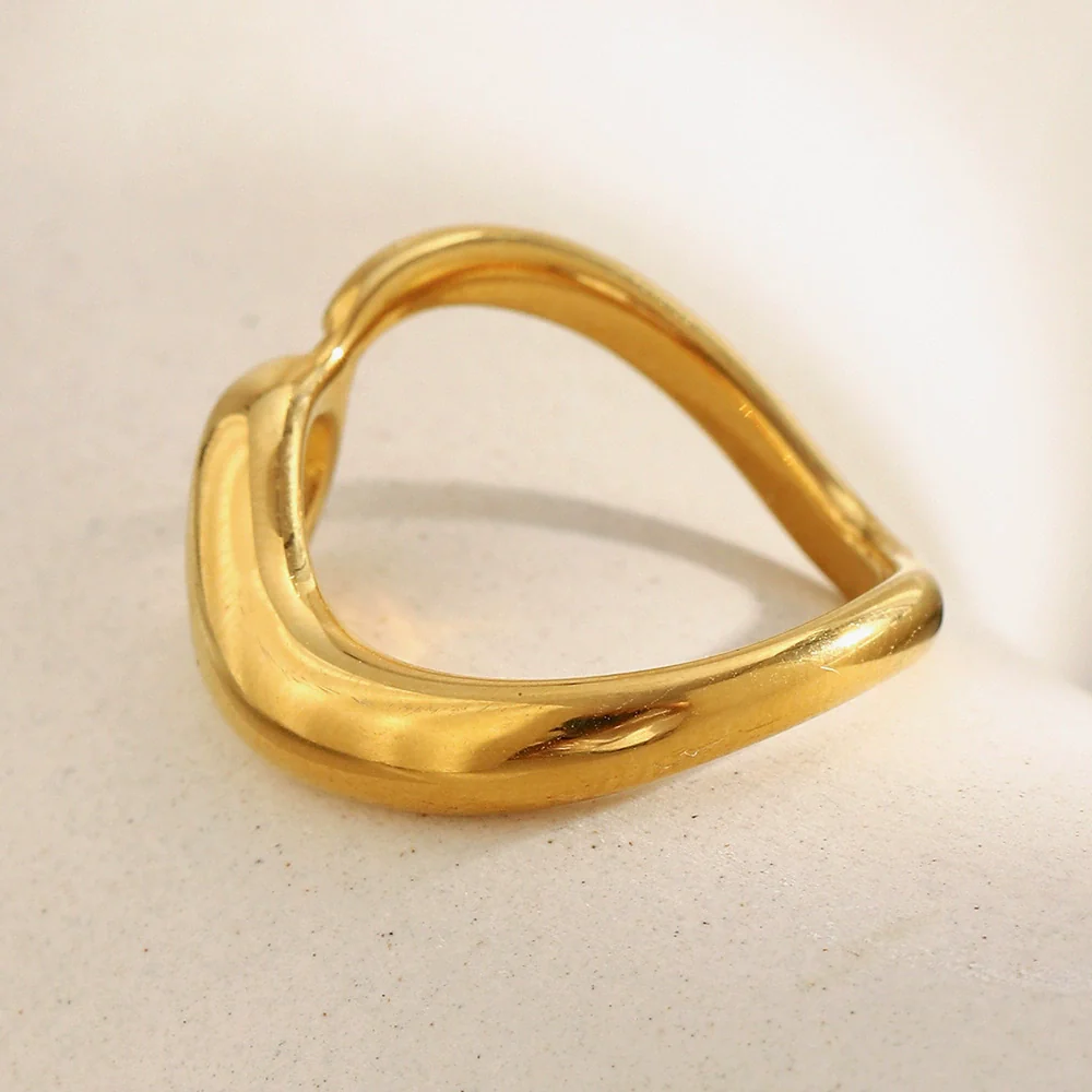 Wholesale Women's Casual Geometric Stainless Steel Electroplated 18K Gold Asymmetrical Twisted Ring - Image 3