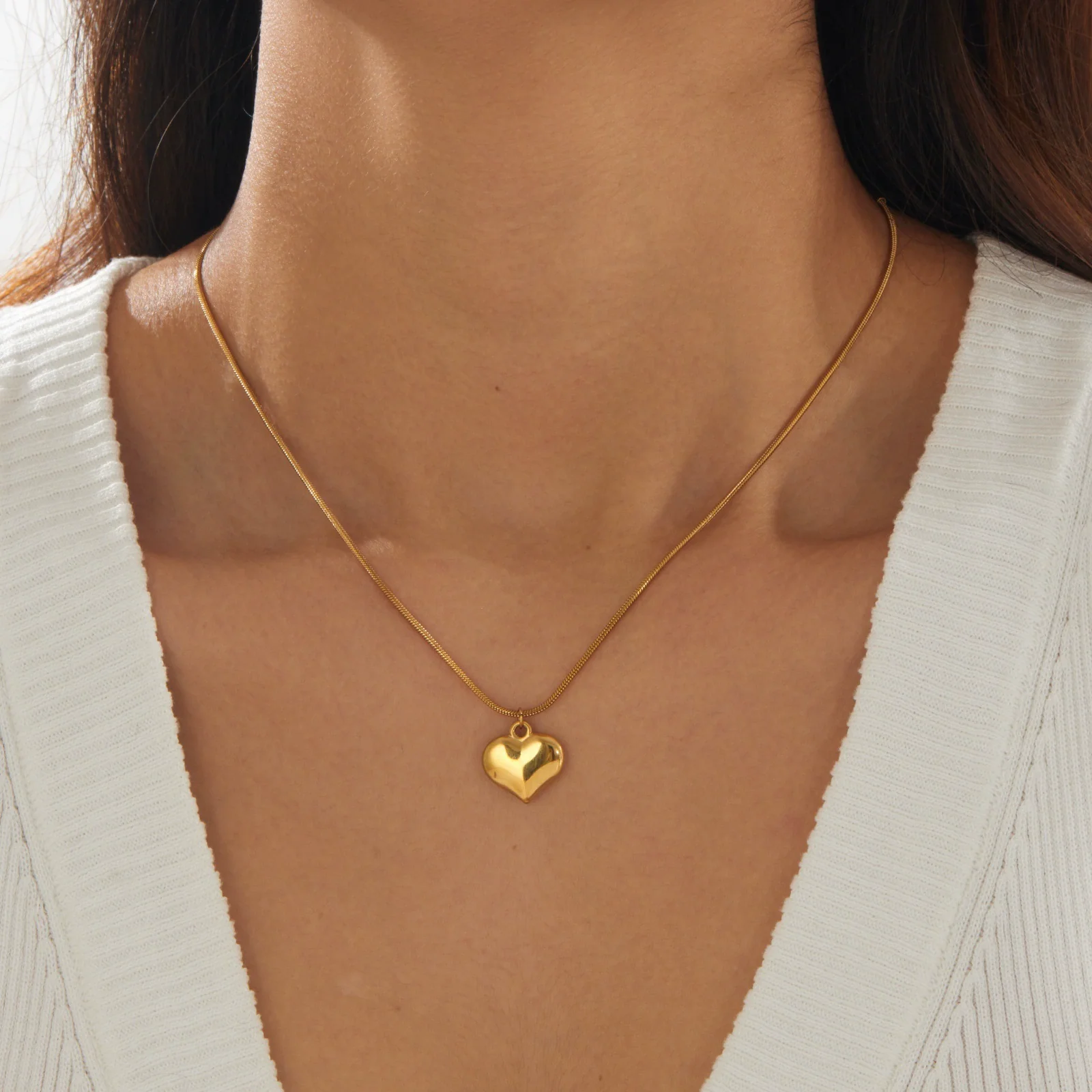 Wholesale Women's Casual Minimalist Goldplated Stainless Steel Heart Pendant Snake Chain Necklace - Image 2
