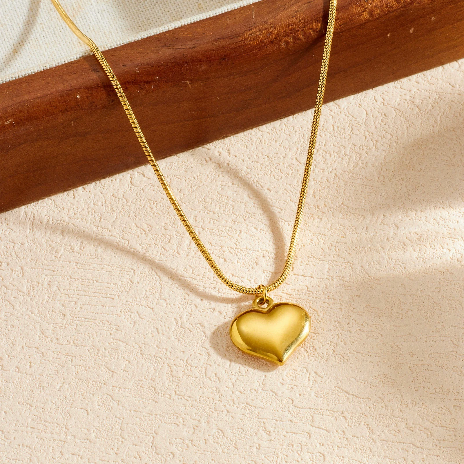 Wholesale Women's Casual Minimalist Goldplated Stainless Steel Heart Pendant Snake Chain Necklace - Image 3