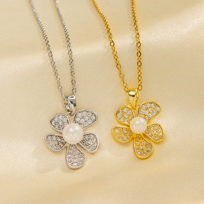 Wholesale Women's Casual Pearl Flower Titanium Steel Ochain Necklace With Ushaped Design And Electroplating Treatment
