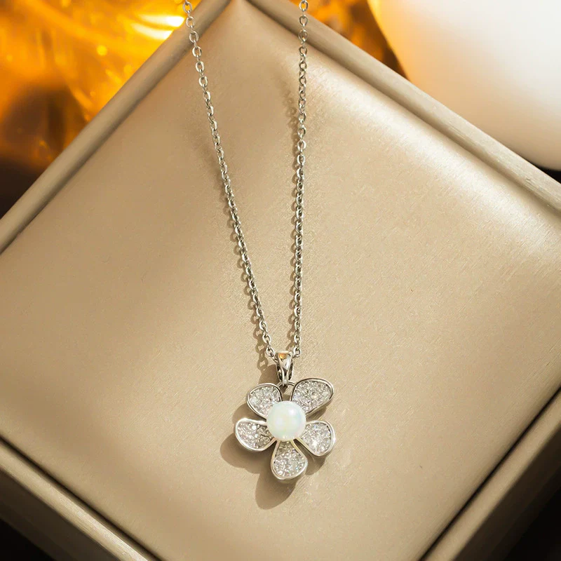 Wholesale Women's Casual Pearl Flower Titanium Steel Ochain Necklace With Ushaped Design And Electroplating Treatment - Image 2