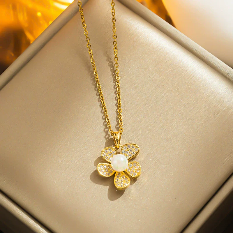 Wholesale Women's Casual Pearl Flower Titanium Steel Ochain Necklace With Ushaped Design And Electroplating Treatment - Image 3