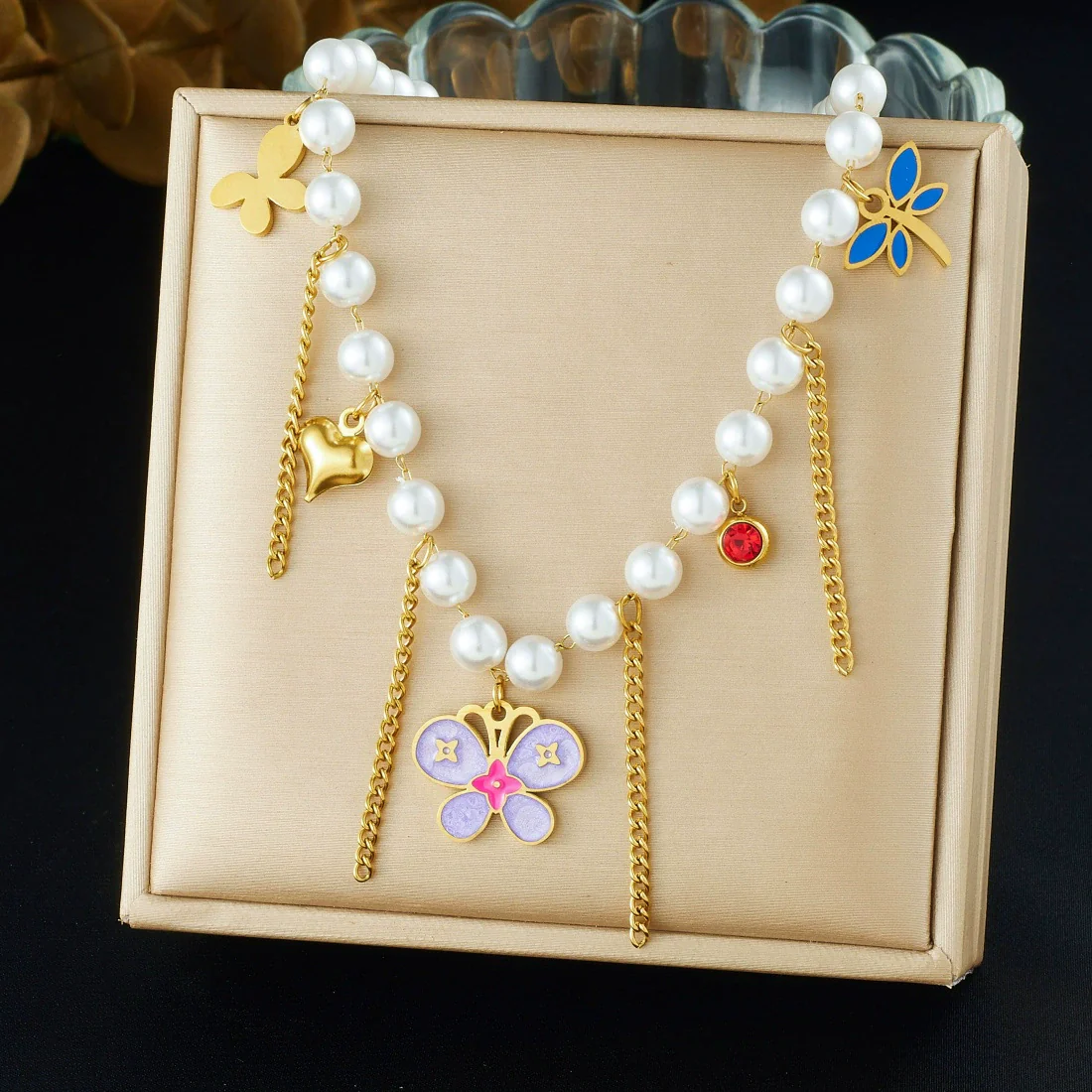 Wholesale Women's Casual Stainless Steel Electroplated Heart Shape Insect Pattern Pearl Strand Beaded Chain Necklace With Imitation Pearl Tassel Pendant - Image 6