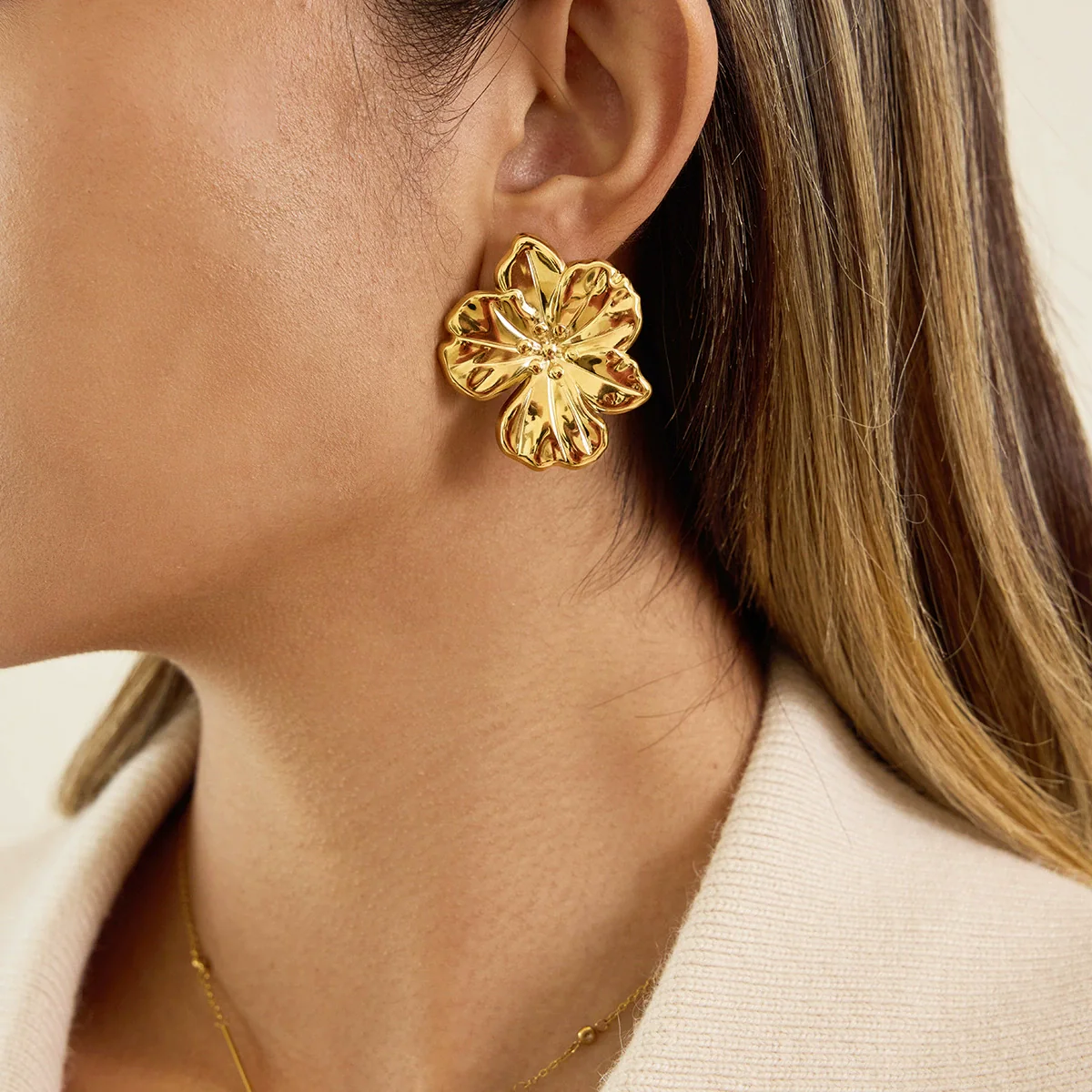Wholesale Women's Casual Stainless Steel Geometric Flower Electroplated Earrings - Image 3