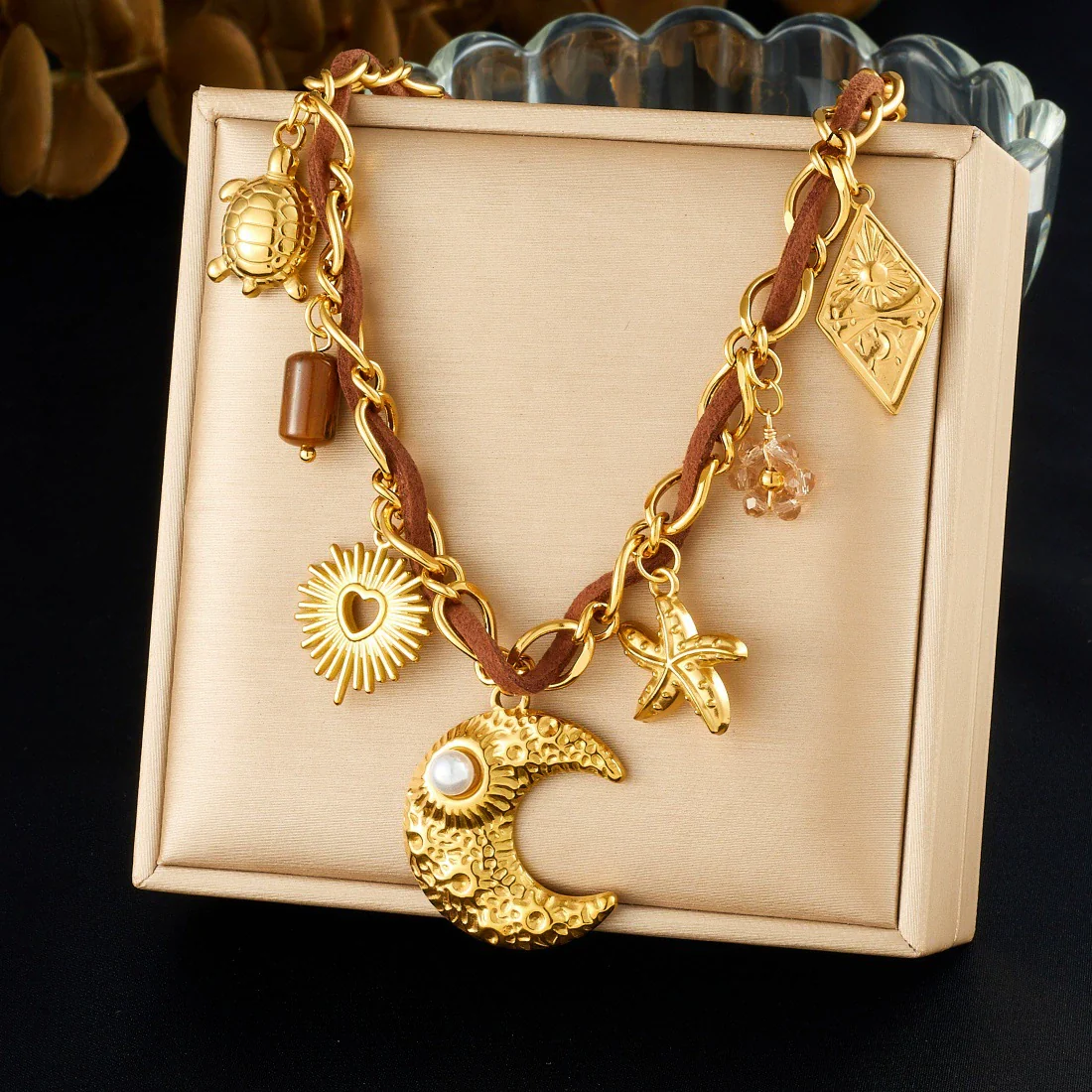 Wholesale Women's Chic Minimalist Retro Multielement Gold Electroplated Stainless Steel Flash O Chain Star Heart Square Relief Starfish Necklace