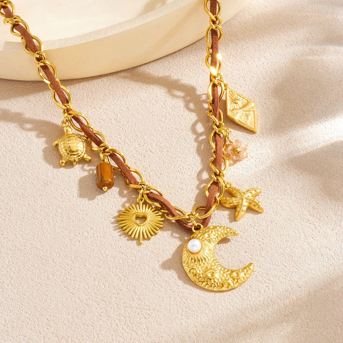 Wholesale Women's Chic Minimalist Retro Multielement Gold Electroplated Stainless Steel Flash O Chain Star Heart Square Relief Starfish Necklace - Image 2