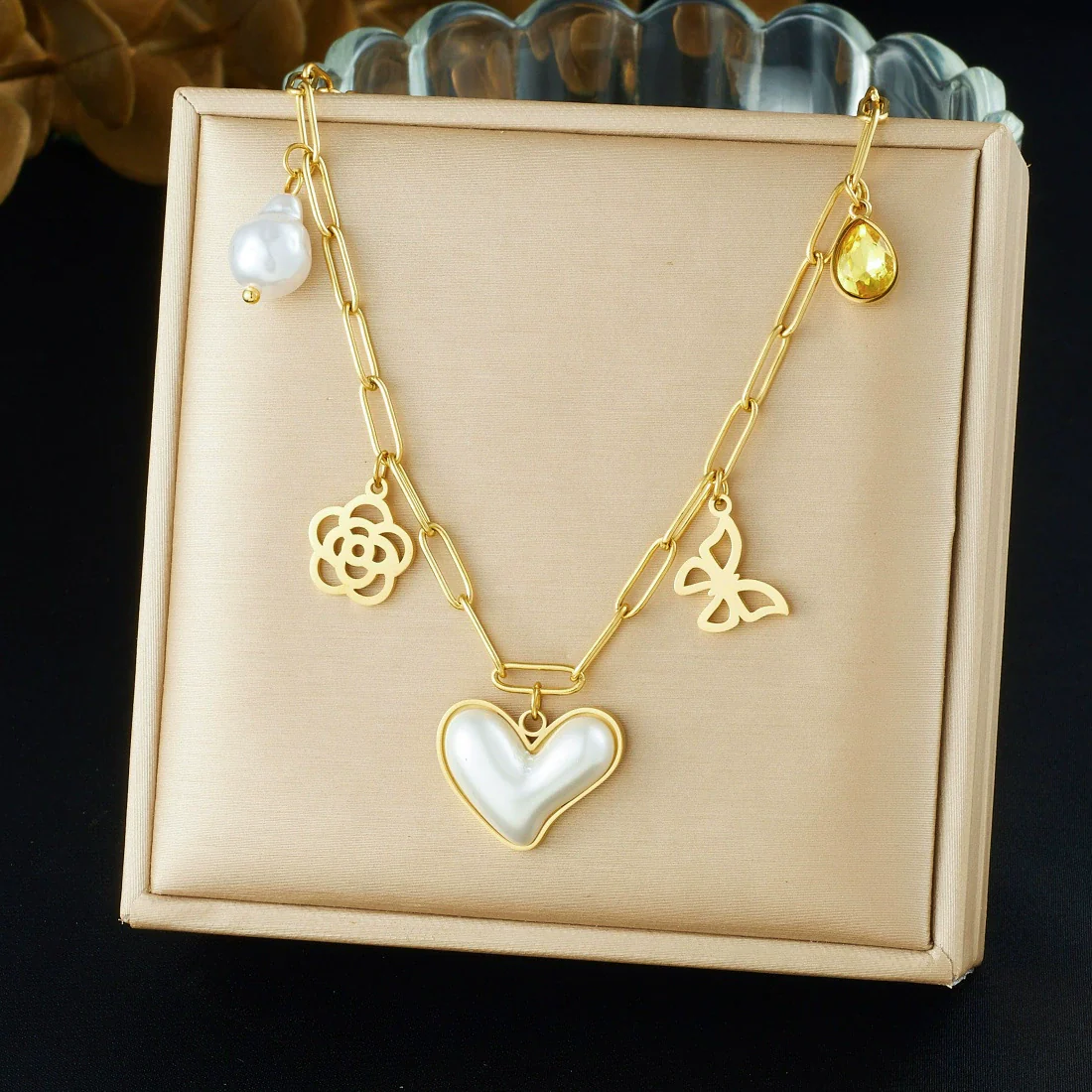 Wholesale Women's Chic Style Gold Electroplated Hollow Heart Shape Pearl Pendant Stainless Steel Necklace With Flat Cross Chain