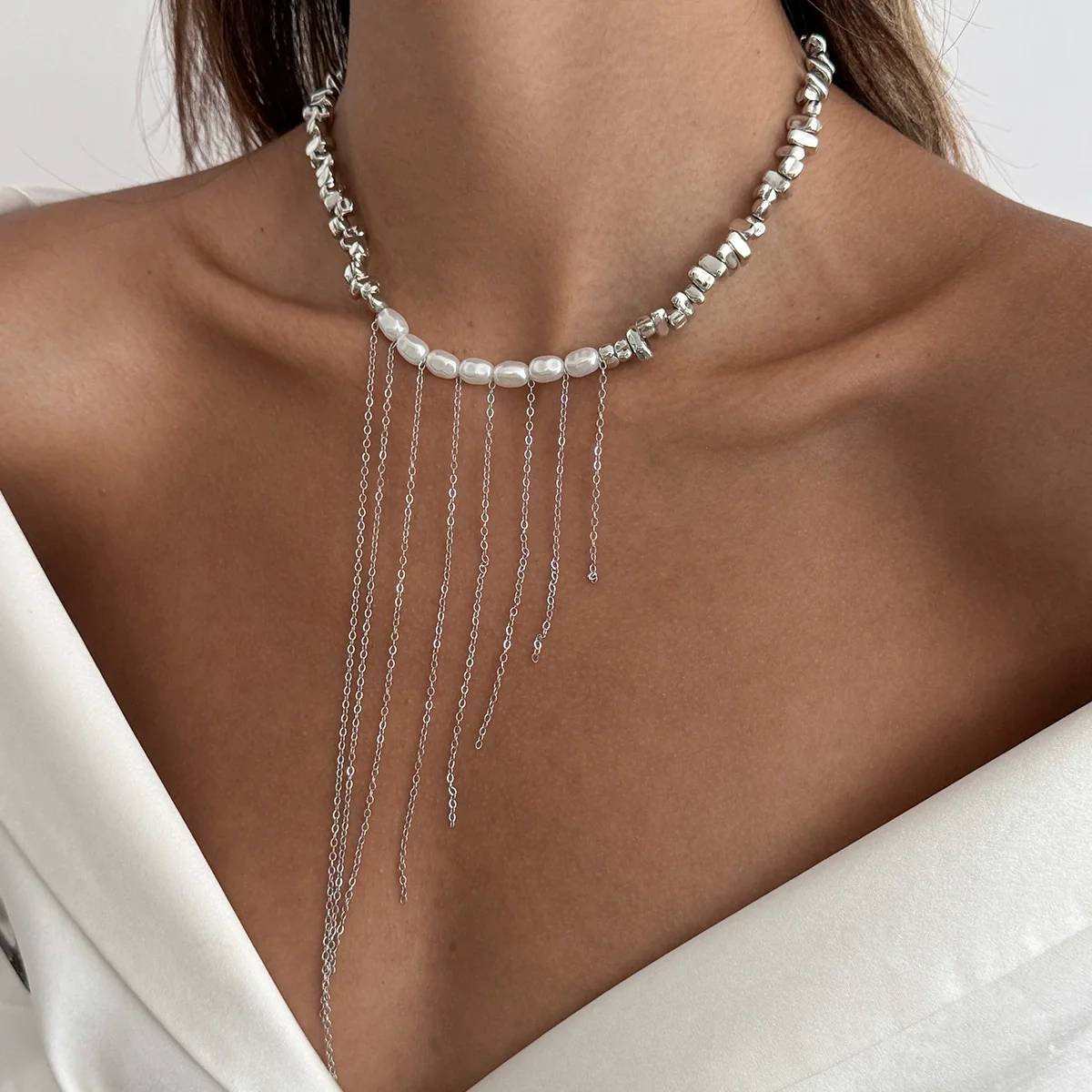 Wholesale Women's Clavicle Necklace Imitation Pearl Iron Chain Copperclad Iron Chain Geometric Electroplating - Image 4
