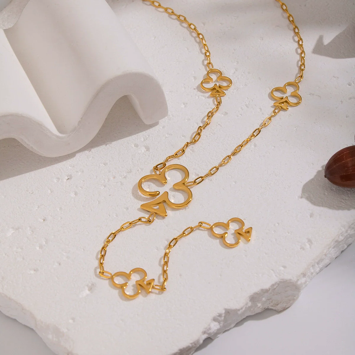 Wholesale Women's Cold Style 18K Real Gold Plated Flower Shape Necklace And Sweater Chain Jewelry Accessories With Pvd Furnace Vacuum Real Gold Plating - Image 4