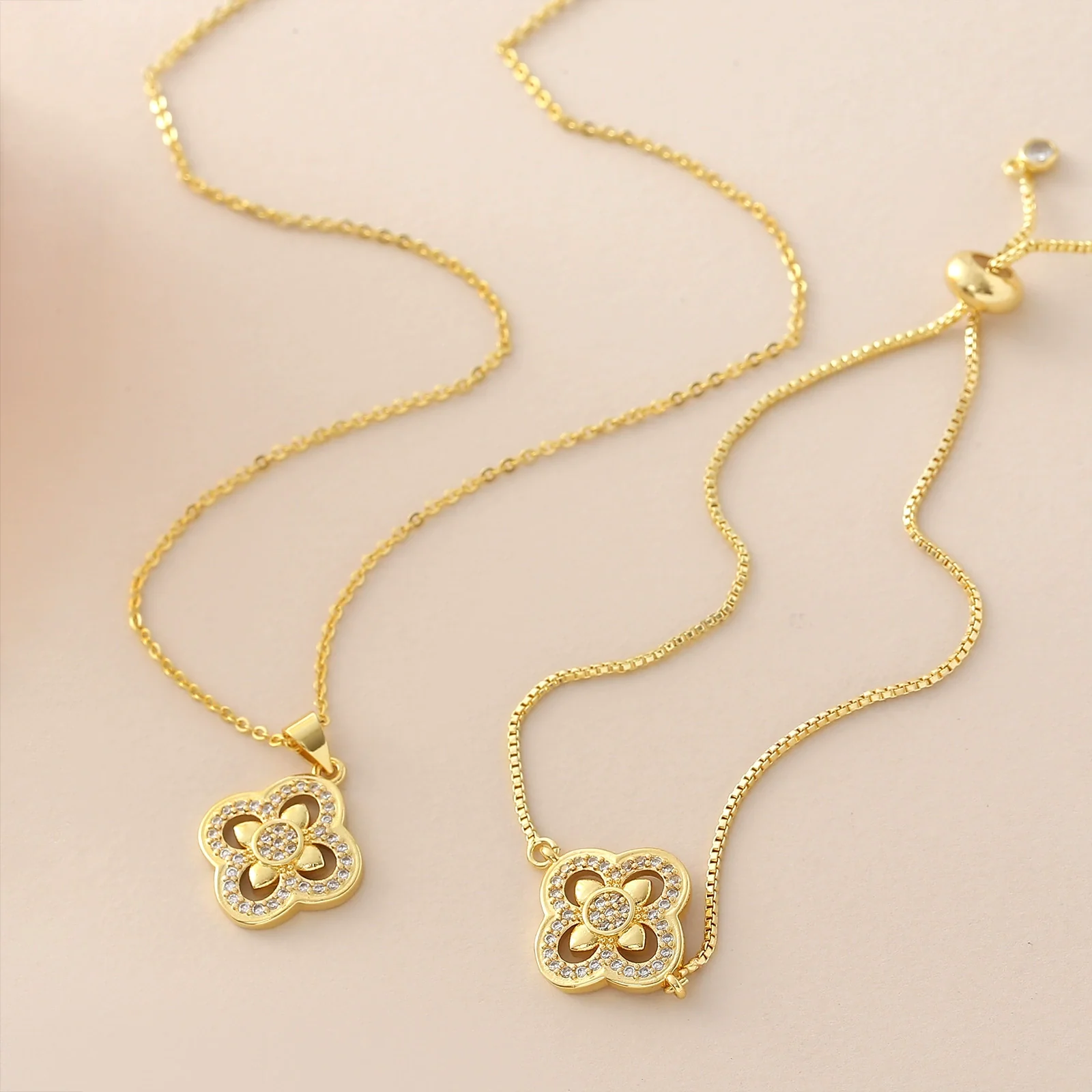 Wholesale Women's Copper 18K Gold Plated Fourleaf Clover Pendant Necklace And Bracelet Set With Ochain