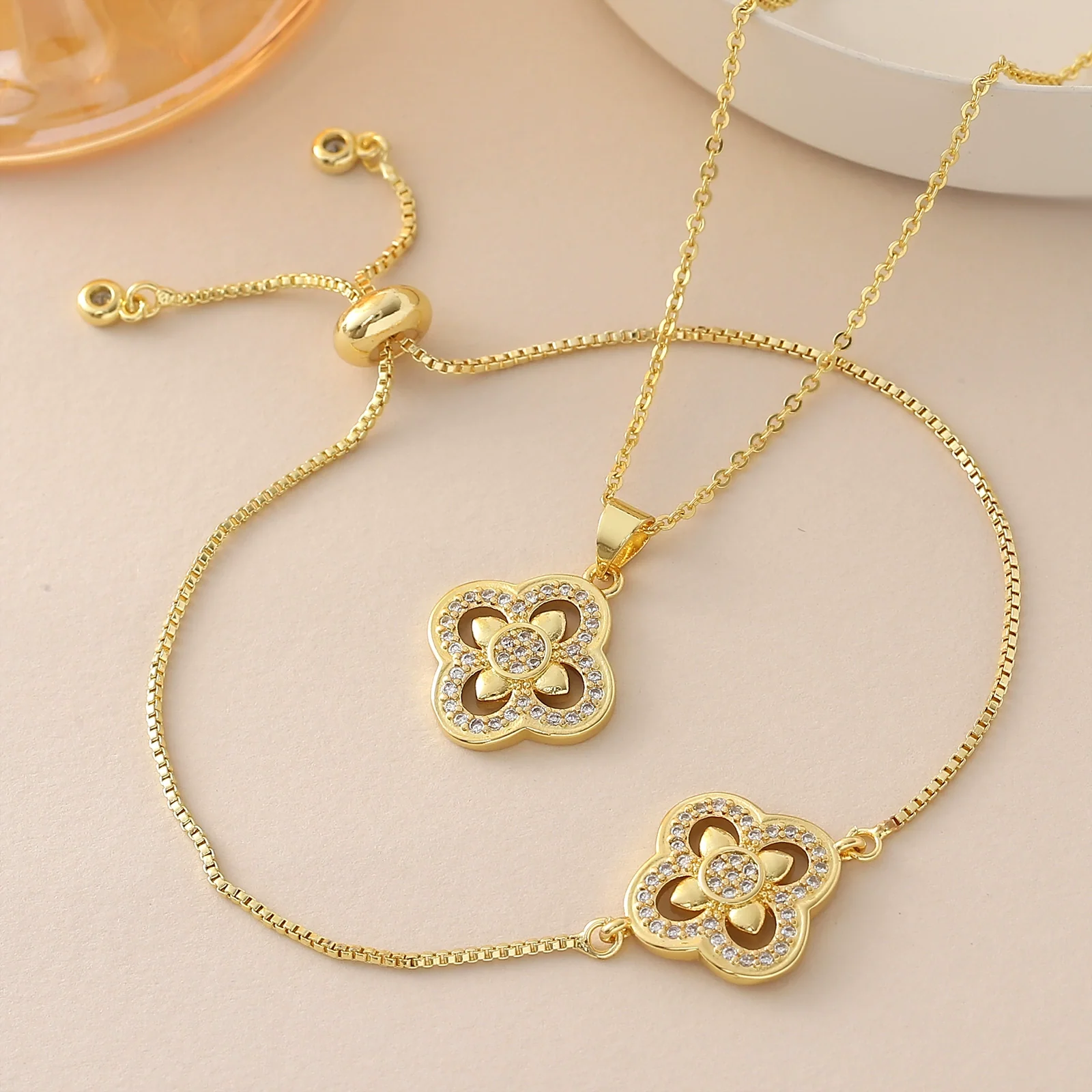 Wholesale Women's Copper 18K Gold Plated Fourleaf Clover Pendant Necklace And Bracelet Set With Ochain - Image 2