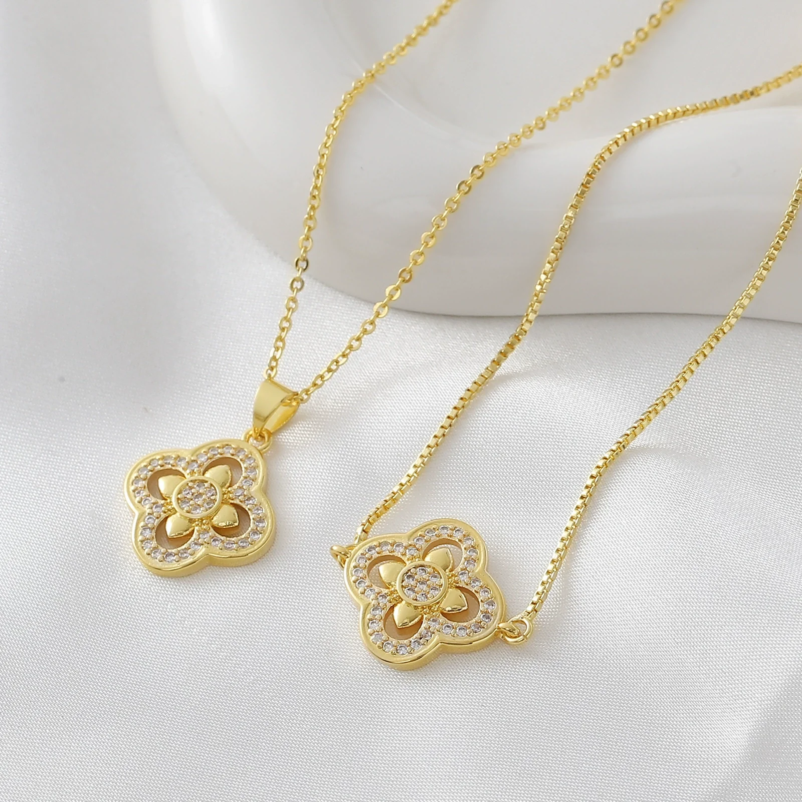 Wholesale Women's Copper 18K Gold Plated Fourleaf Clover Pendant Necklace And Bracelet Set With Ochain - Image 3