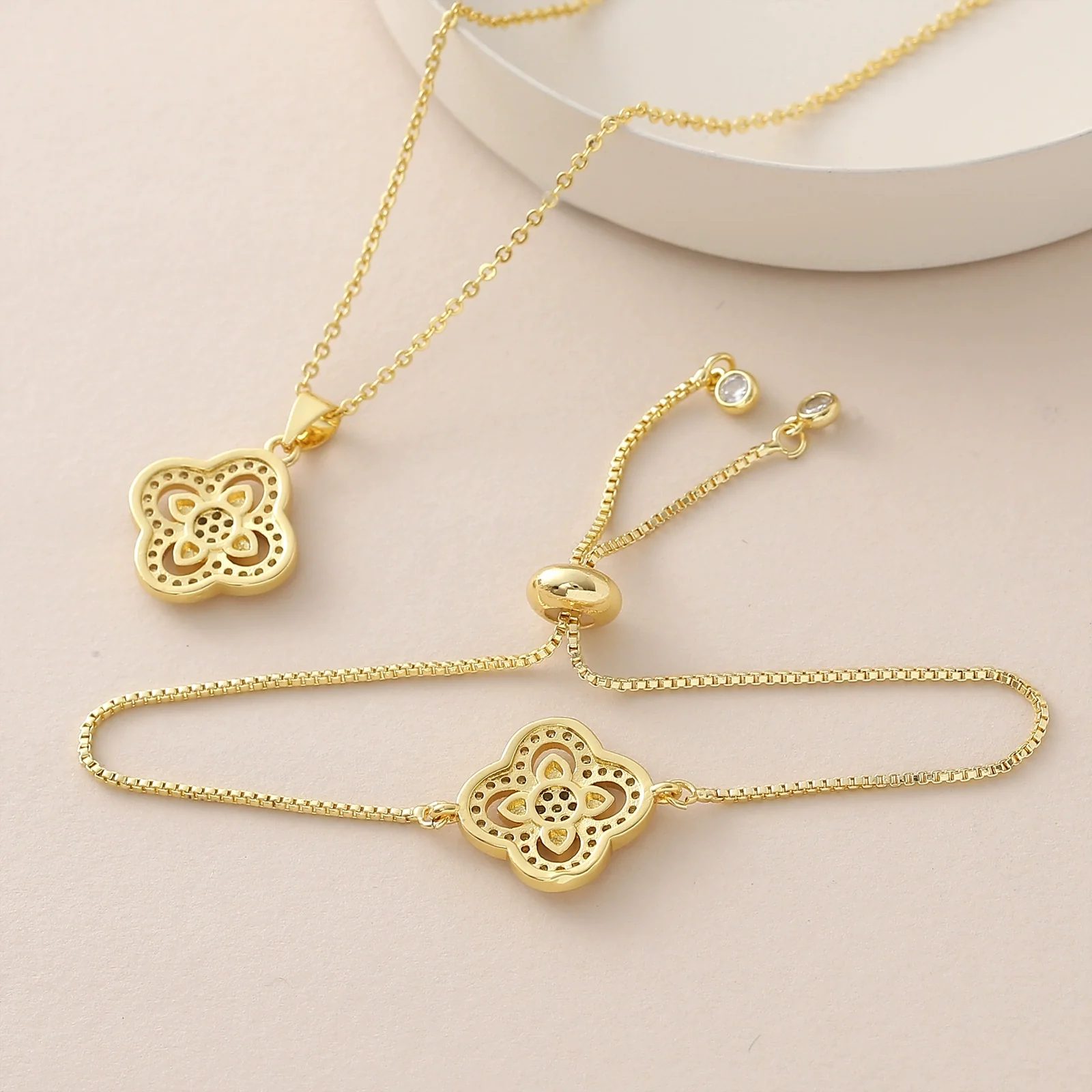 Wholesale Women's Copper 18K Gold Plated Fourleaf Clover Pendant Necklace And Bracelet Set With Ochain - Image 4