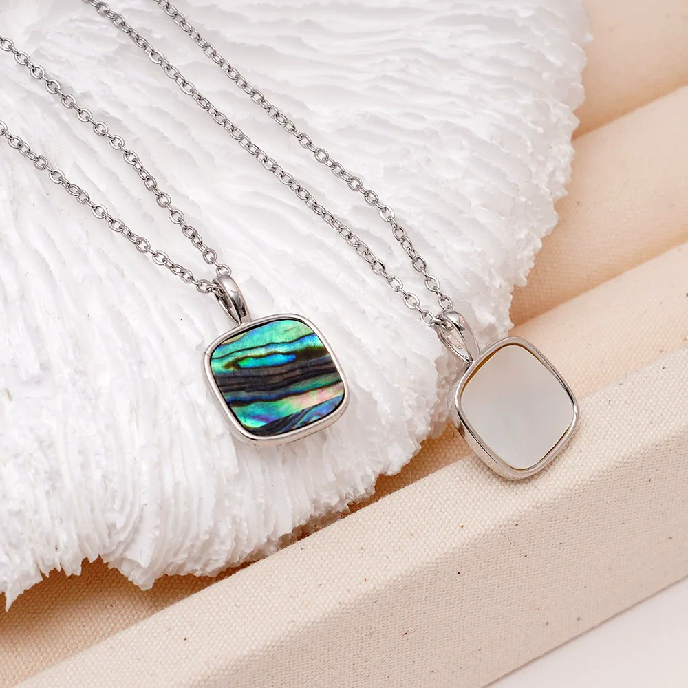Wholesale Women's Copper 18K Gold Plated Square Mother Shell Geometric Style Clavicle Chain Necklace With Mixed Gemstone Inlay - Image 3
