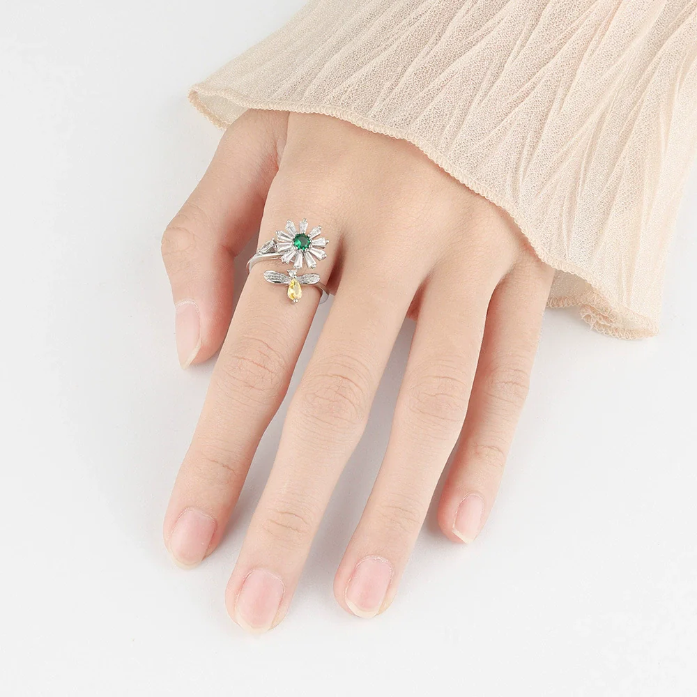 Wholesale Women's Copper Adjustable Rotating Ring With Daisy Bee Geometric Design And Electroplating - Image 3