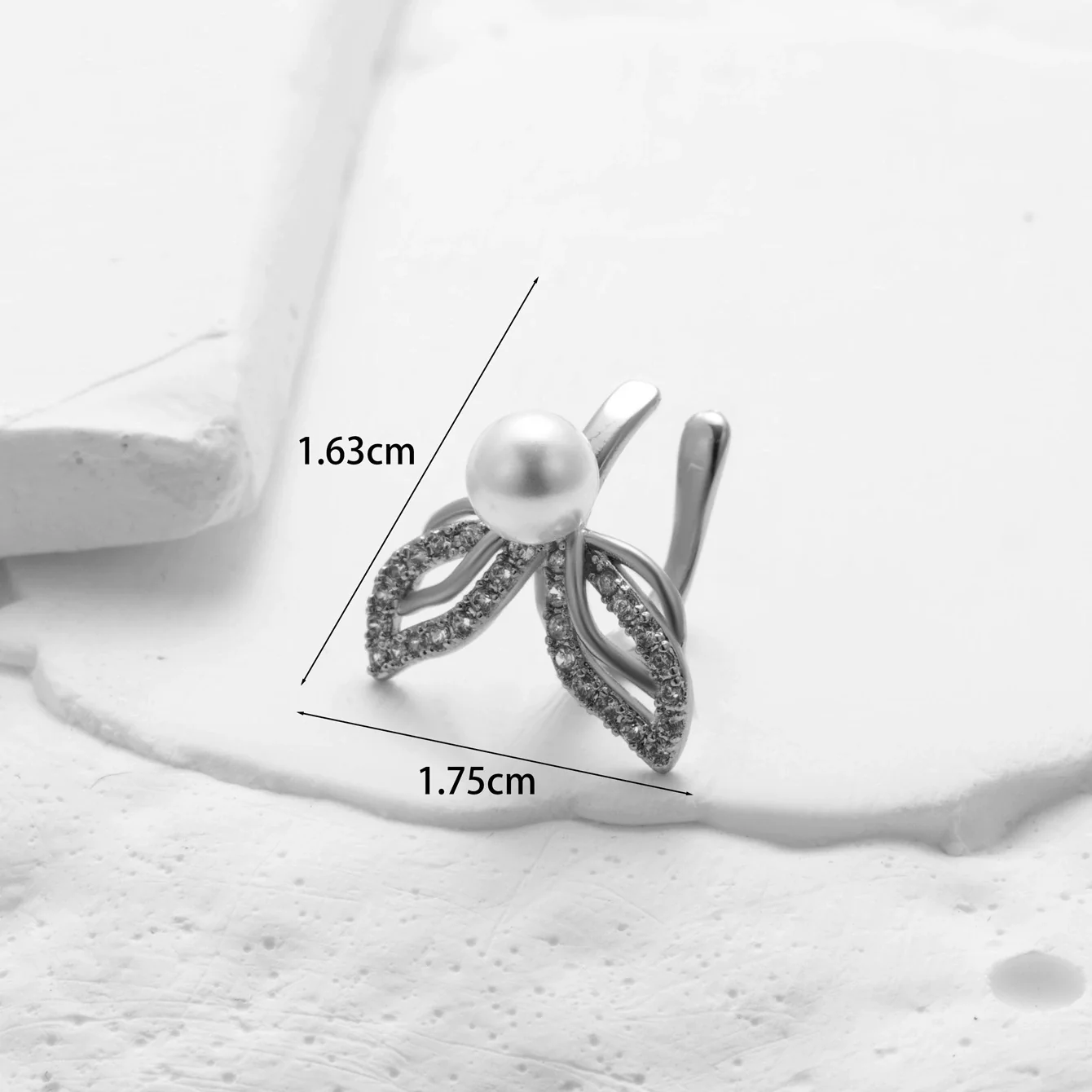 Wholesale Women's Copper Butterfly Cartilage Ear Clip With Microinlaid Zircon And Geometric Pattern Electroplated - Image 21