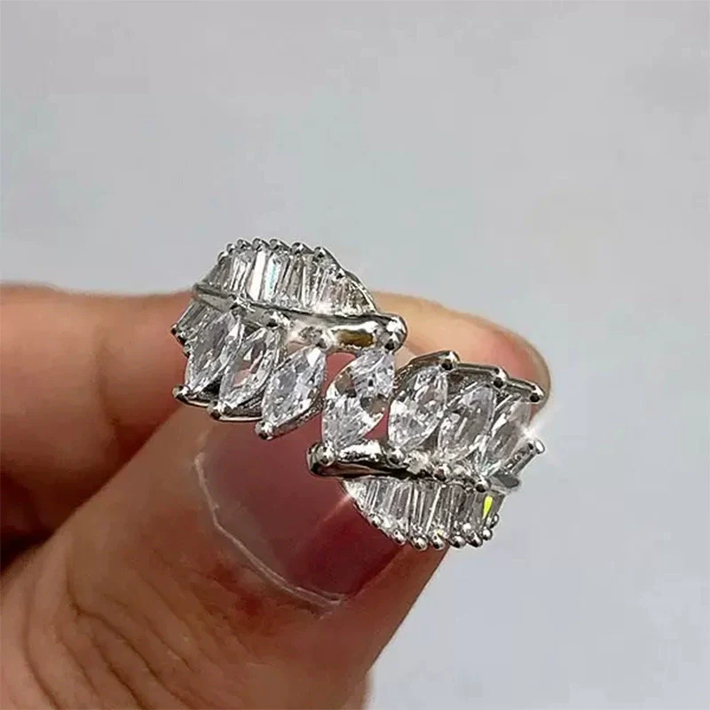 Wholesale Women's Copper Eyeshaped Zircon Ring With Geometric Design - Image 3